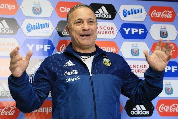 Olarticoechea le dio la bienvenida al Patón: "le llega en el momento justo"