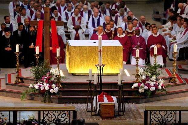 Francia rindió homenaje al sacerdote muerto por el ISIS