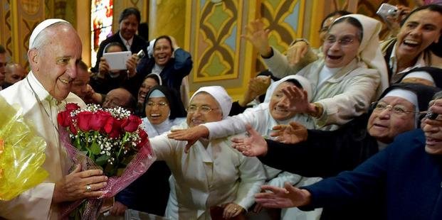 En un giro histórico, el Papa le abre una chance al diaconado femenino