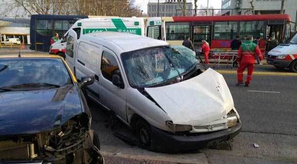 Al menos 14 heridos por triple choque
en el Metrobús de Palermo