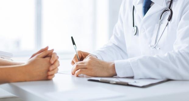 Bioquímicos y médicos le reclaman a IOMA por los honorarios