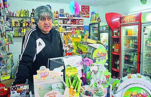 En un asalto en su kiosco, golpearon y le gatillaron a un ex defensor de Estudiantes