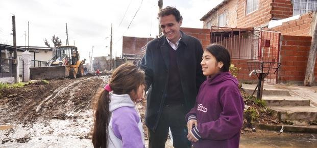 Katopodis recorrió nuevas obras de pavimentación en La Carcova