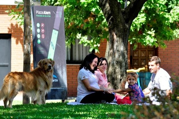 San Martín busca declarar las plazas como espacios amigables para la lactancia