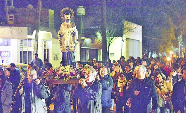 La vigilia de San Cayetano movilizó a fieles platenses