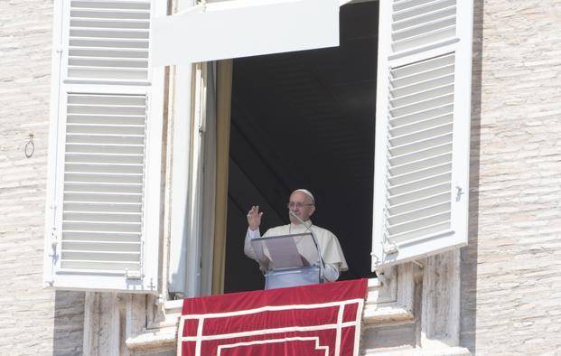Francisco se solidarizó con víctimas de la guerra en Siria
