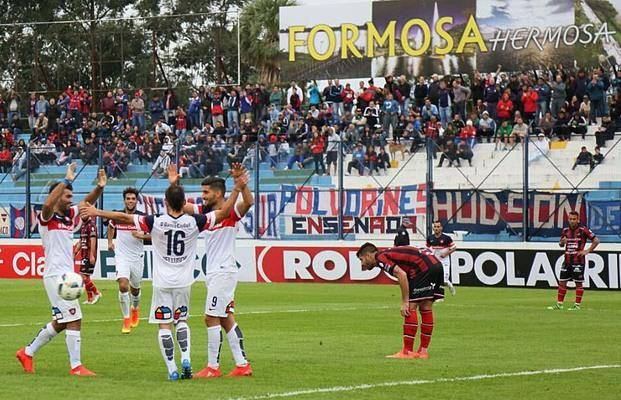 Con tres gritos en Formosa, San Lorenzo eliminó a Douglas