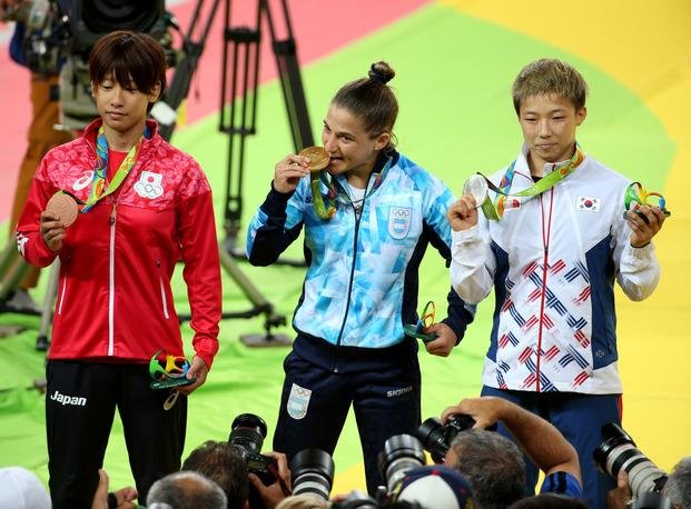 Enard aunció los premios para los medallistas