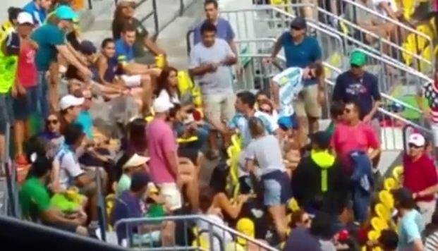 VIDEO: Trompadas en la platea durante el juego de Delpo