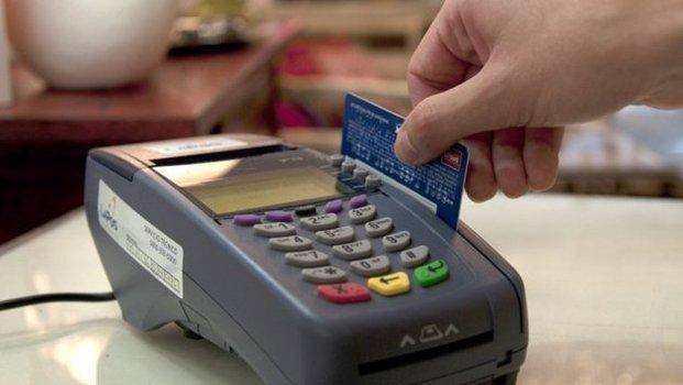 Golpea al comercio las altas comisiones de las tarjetas