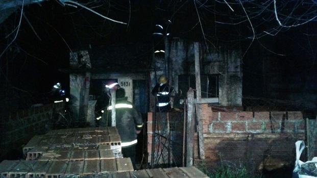 Dos niños heridos en un incendio en Villa San Carlos