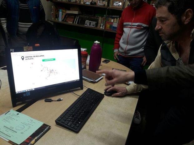 VIDEO: Taxistas impulsan hacer reclamos digitales
