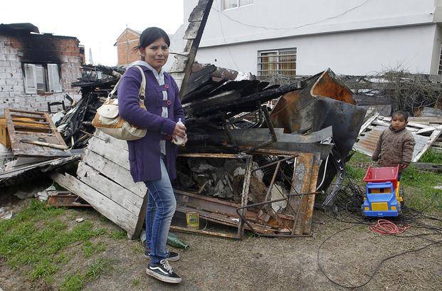 Dos familias en la calle por un incendio en Altos de San Lorenzo
