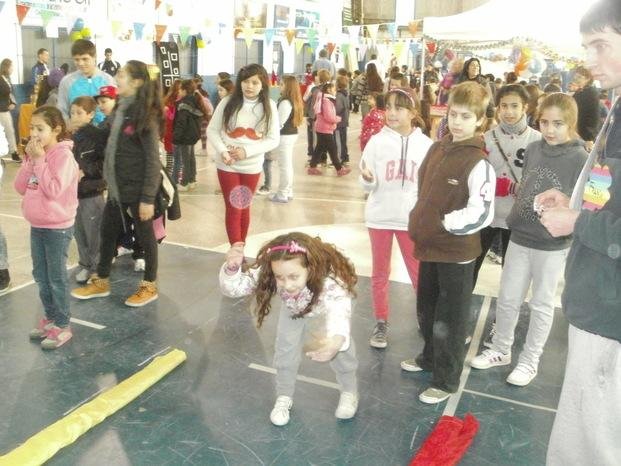 Campaña solidaria por el Día del Niño en calle 12