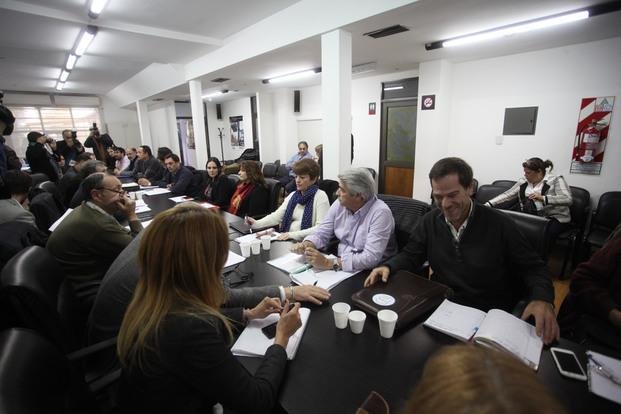 Docentes: no reabren paritarias y hoy definen un paro general