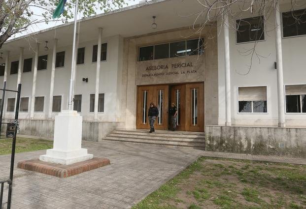 Examen caligráfico a 35 policías por los sobres de la Departamental
