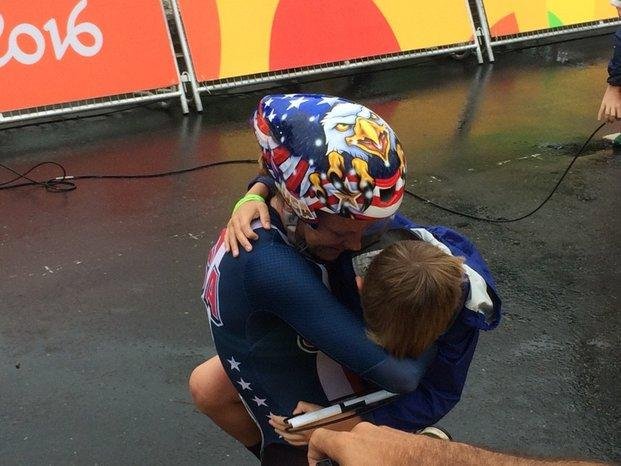 Kristin Armstrong, tercer oro a los 42 años y pura emoción