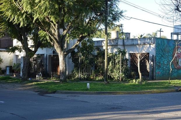 Un joven entregó la moto, pero igual le dispararon en Gonnet
