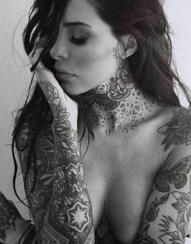 El sensual topless de Cande Tinelli