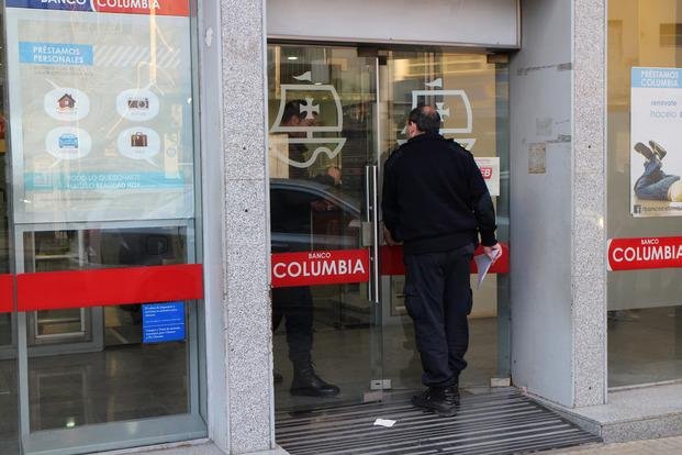Asaltan un banco de 12 entre 54 y 55