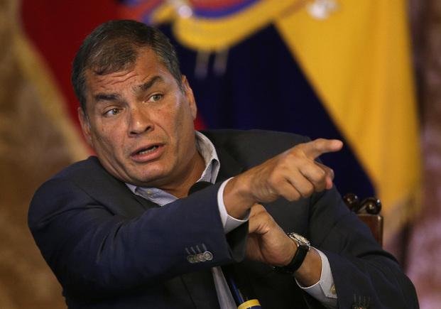 Críticas a Correa por las sanciones a una periodista y un canal de TV