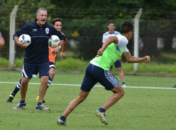 Con algunas dudas todavía, Alfaro sigue con los ensayos