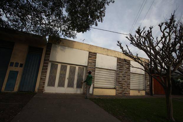 Video: atacan a una familia al salir de su casa de La Cumbre