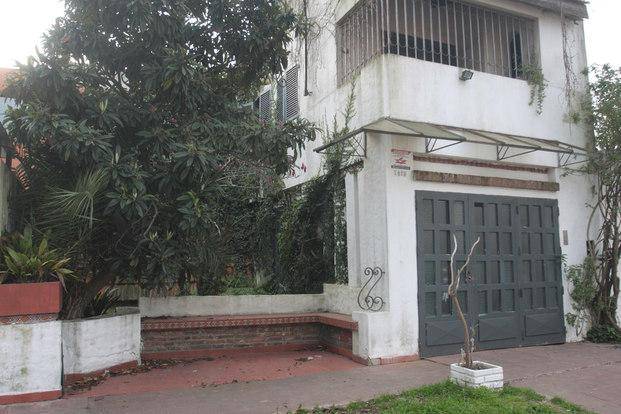 Tolosa: salieron de su casa y llegaron los ladrones, pero abandonaron parte del botín