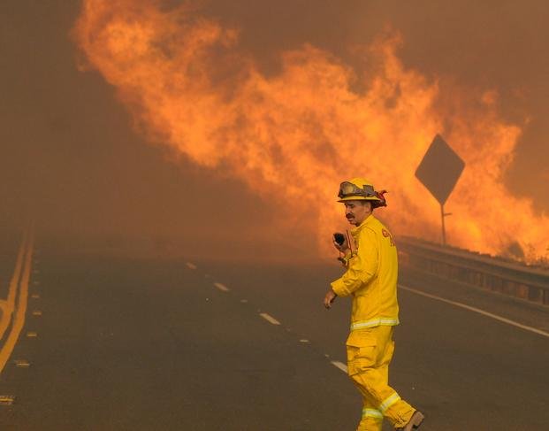 California: evacuaron más de 82 mil personas por un incendio fuera de control