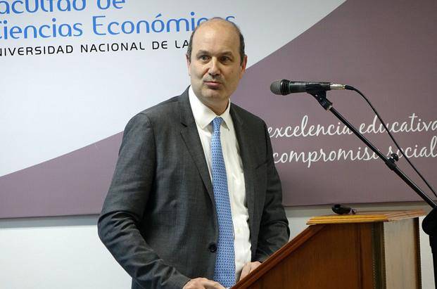 Sturzenegger trajo su optimismo a La Plata