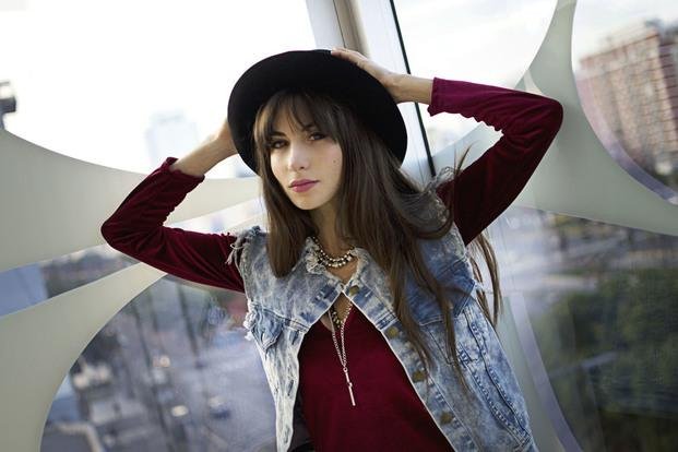 “Enredados”, con la platense Magui Bravi, regresa a la Ciudad