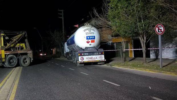 Alarma por el choque de un camión cisterna