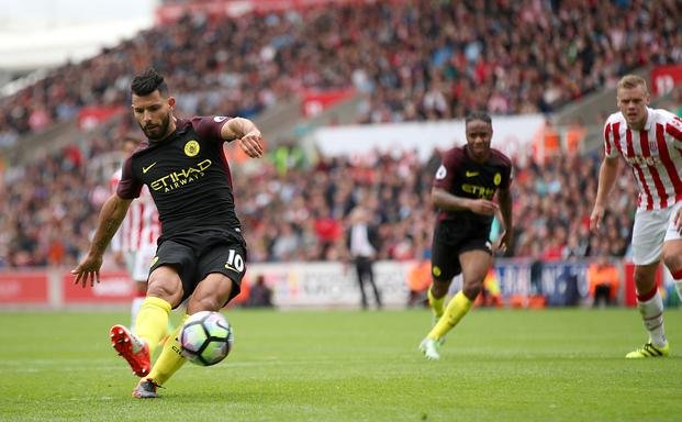 Festejo doble del Kun en Inglaterra