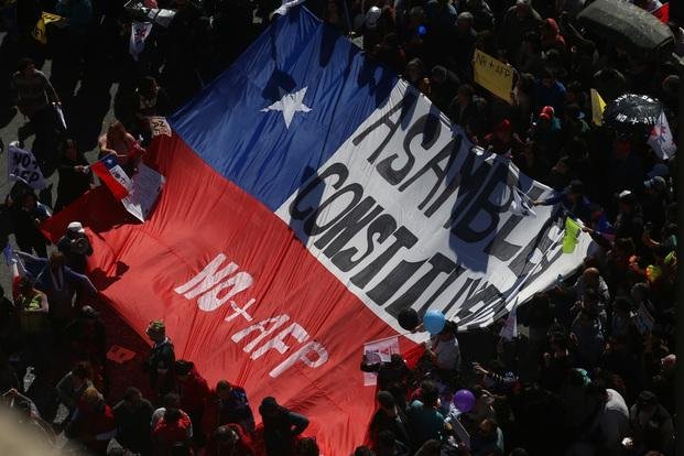 Multitudinarias marchas contra las jubilaciones privadas en Chile