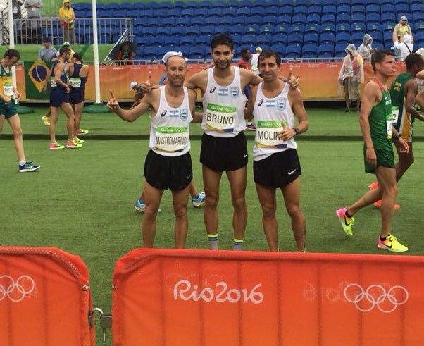 Los atletas nacionales completaron el maratón