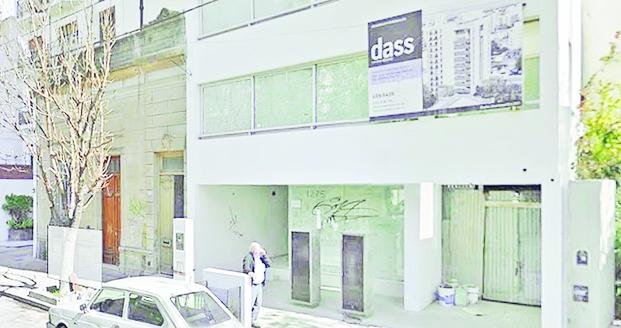 VIDEO: Extraño robo en un edificio de 10 y 58: entraron en 6 departamentos
