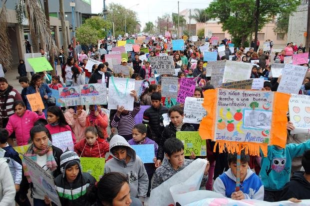 Dos mil chicos marcharon para reclamar justicia por un crimen