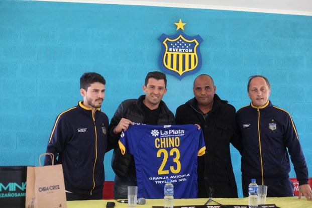 Video: Everton presentó al Chino Benítez