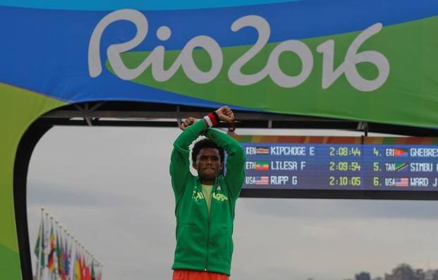 Etiopía dice que recibirá como héroe a maratonista Lile