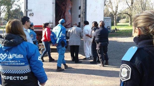 Un camión con 2.195 kilos de carne fue secuestrado en Villa Elisa