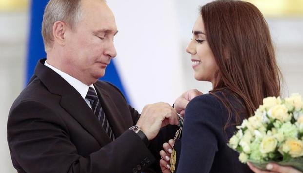 Putín premió a cada medallista ruso con un imponente regalo