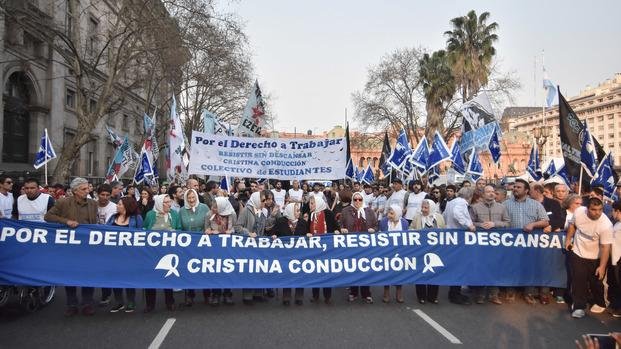 Comenzó la "Marcha de la Resistencia" en Plaza de Mayo