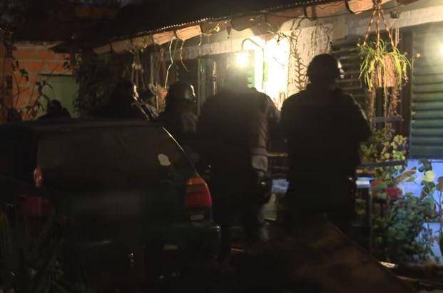 VIDEO: detienen a cuatro personas con armas y secuestran 10 motos