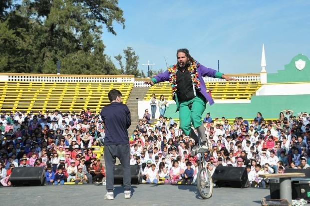 Colorido festejo de las casas del niño municipales en la “Repu”