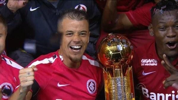 “Me saqué una espina al ganar este título con River”