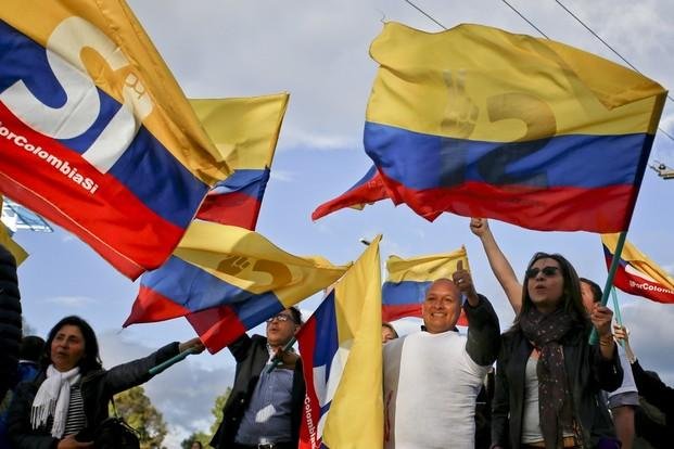 El líder de las  FARC anuncia el inicio del alto el fuego en Colombia