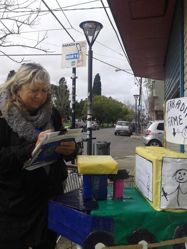 Juntan firmas para que el tren ingrese soterrado a 1 y 44