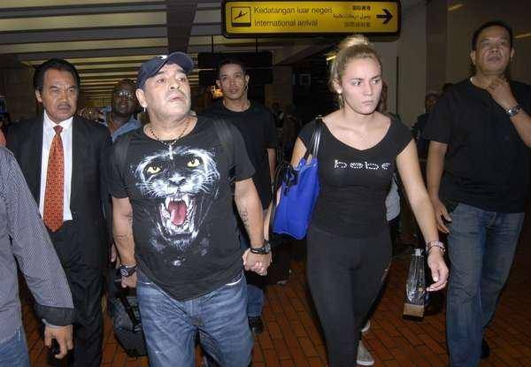 Polémica con Maradona previo a un viaje a Dubai