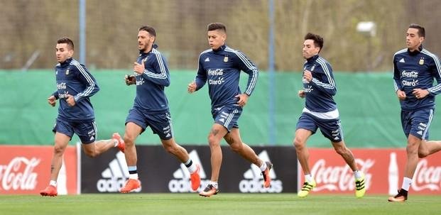 Bauza puso primera con las bajas del Kun Agüero y Pastore