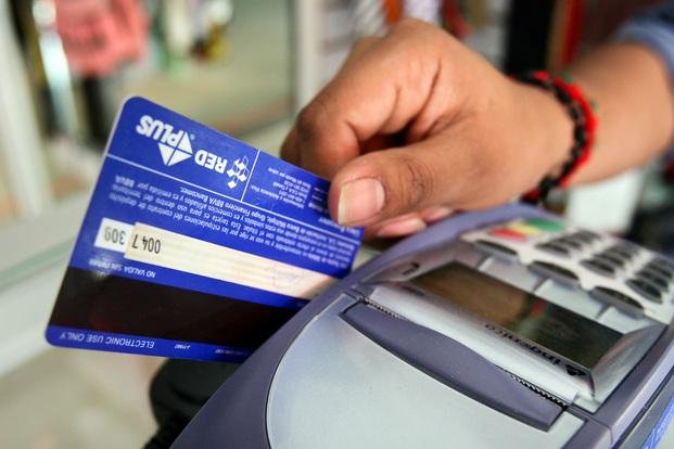 El Gobierno quiere "abrir la competencia" en el mercado de las tarjetas de crédito